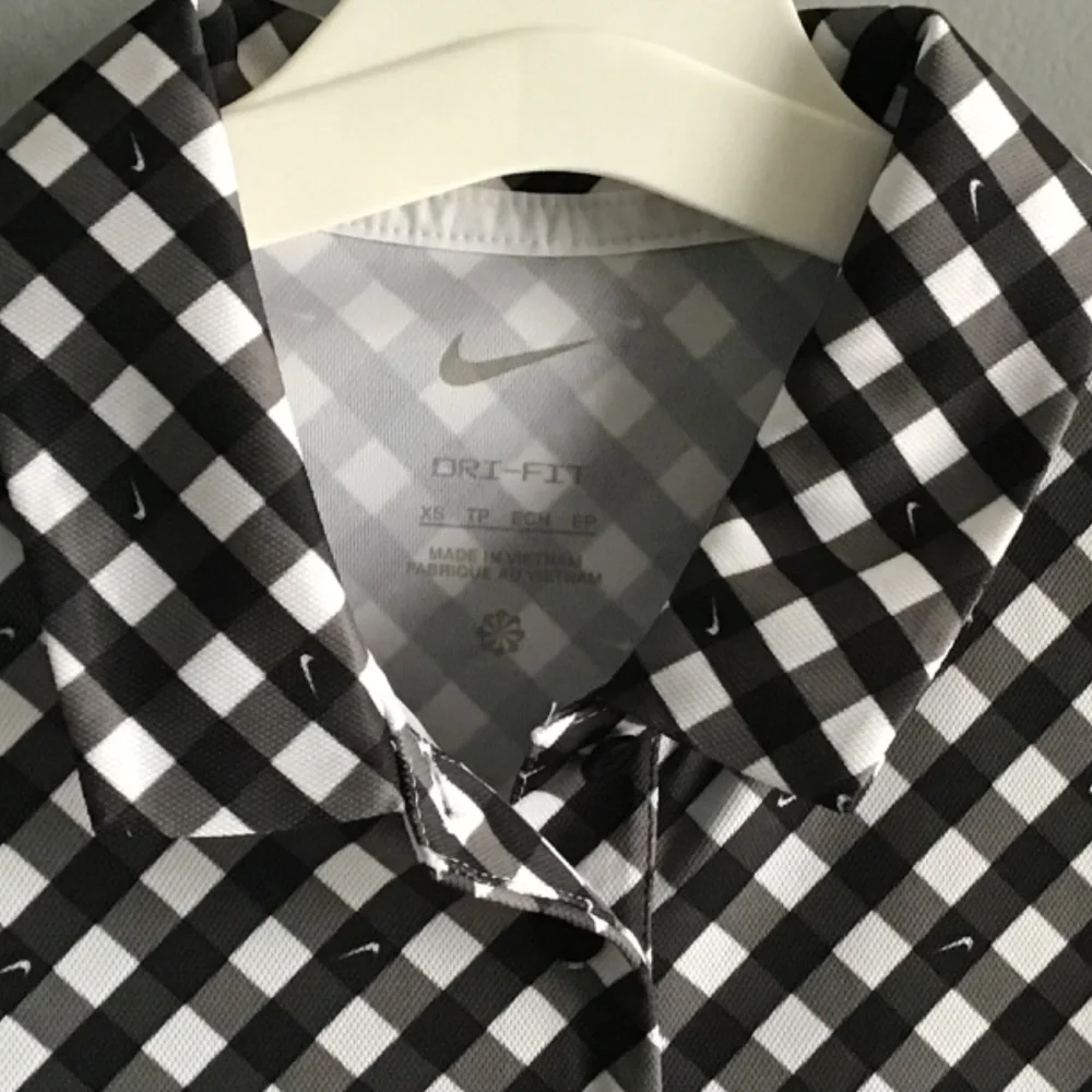 NWT~Nike Women’s Dri-Fit Sleeveless Golf Polo Shirt~Black and WhiteSize XS - Picture 4 of 14